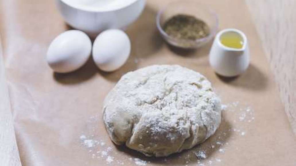 Шаг 2 - Пицца на сковороде с морепродуктами и томатами