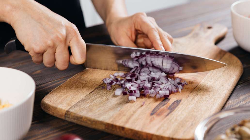 Шаг 4 - Салат с крабовыми палочками, шампиньонами и лёгкой заправкой