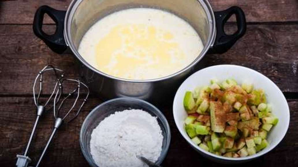 Шаг 2 - Быстрый пирог с яблоками простой рецепт