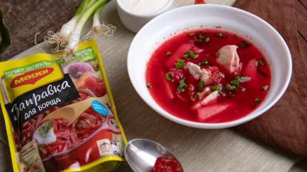 Шаг 3 - Борщ с куриным бедром и вялеными томатами