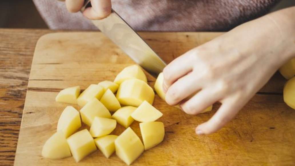 Шаг 1 - Жаркое с картошкой, грибами и маринованными огурчиками