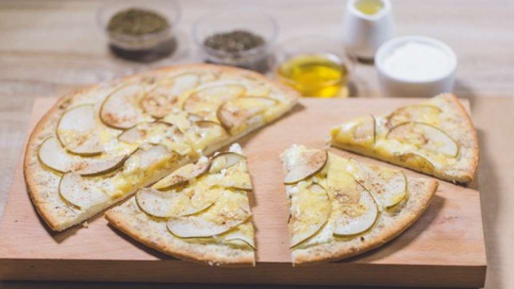 Шаг 4 - Пицца пп медовая  с творогом, грушами и корицей