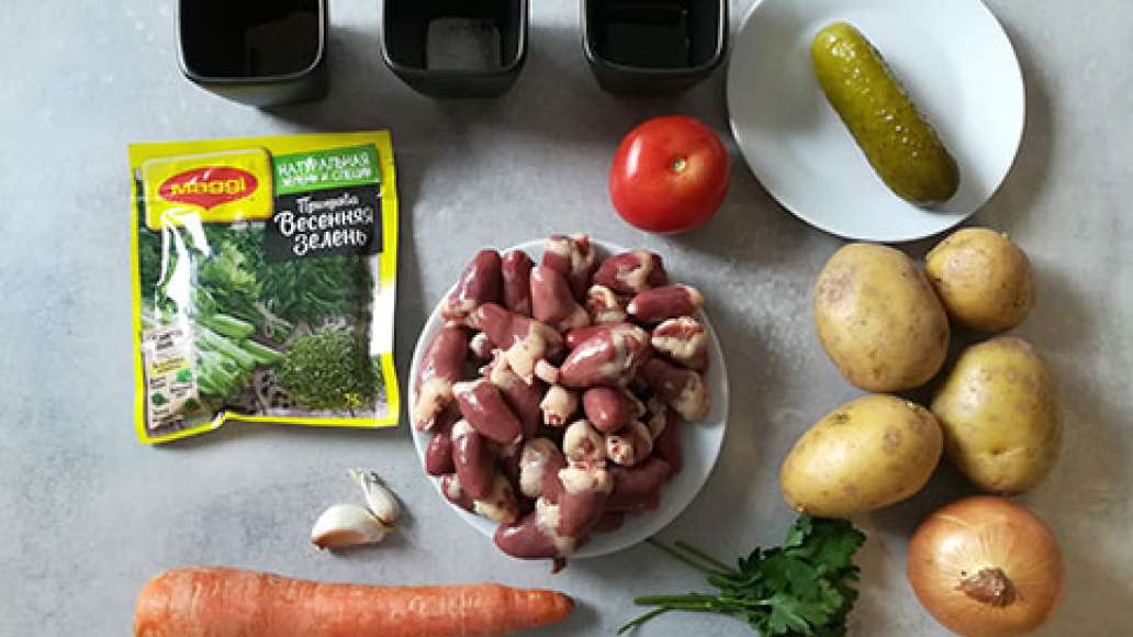 Шаг 1 - Жаркое из куриных сердечек и приправы maggi®