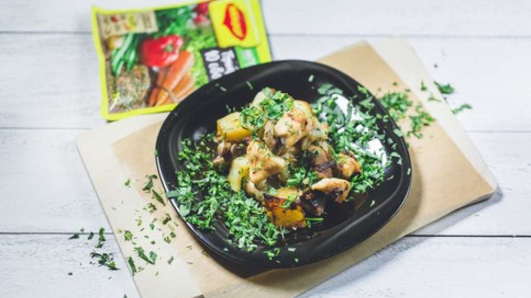 Шаг 4 - Аппетитная курица с картошкой в духовке по-русски