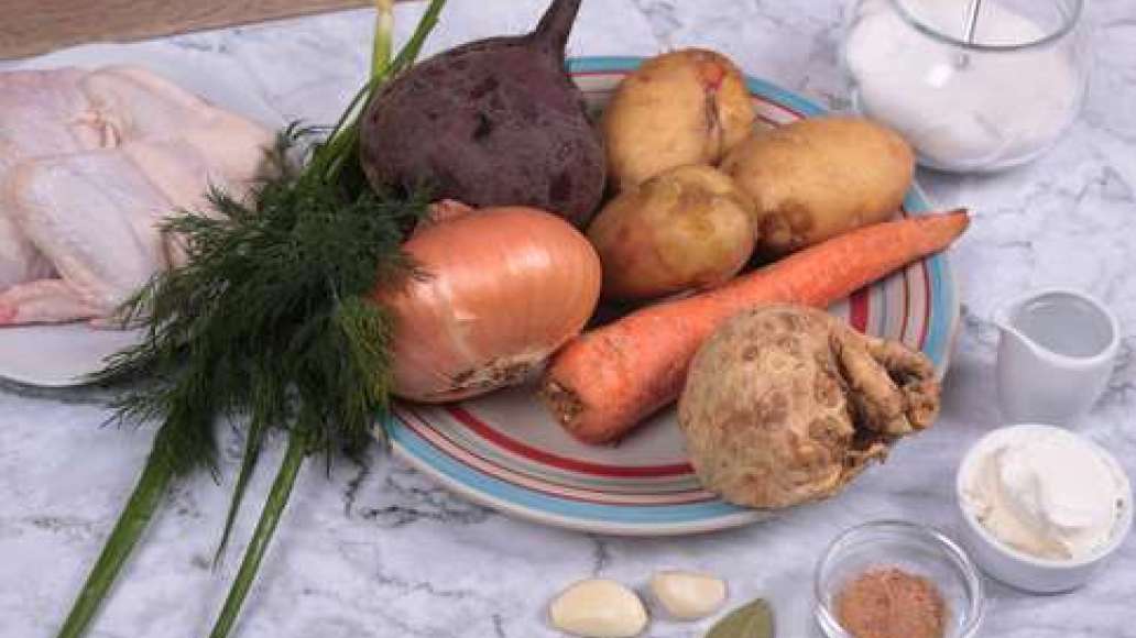 Шаг 1 - Горячий свекольник с курицей