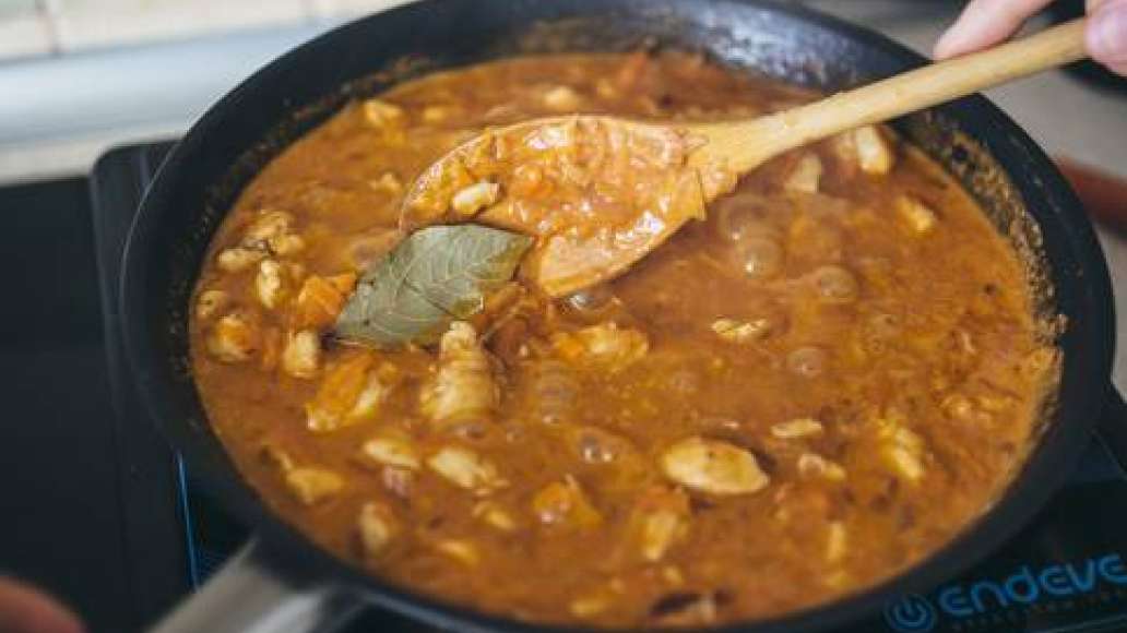 Шаг 4 - Гуляш из курицы с овощами