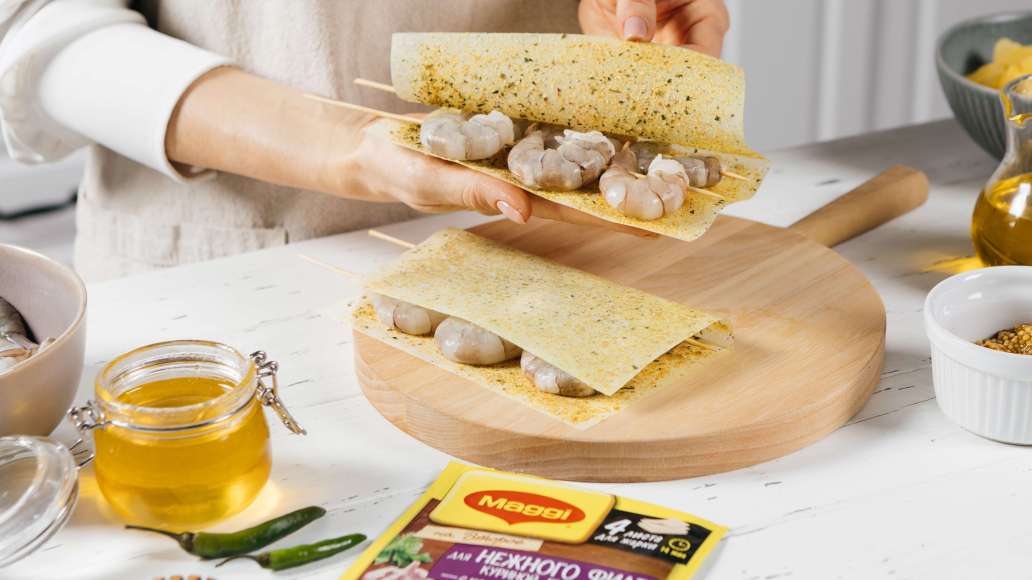 Шаг 1 - Салат с авокадо, ананасом и пикантными креветками
