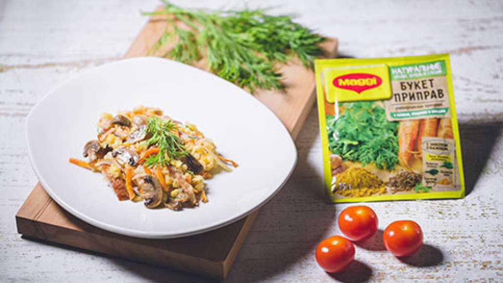 Шаг 4 - Гороховая каша с грибами, копченым мясом и сельдереем