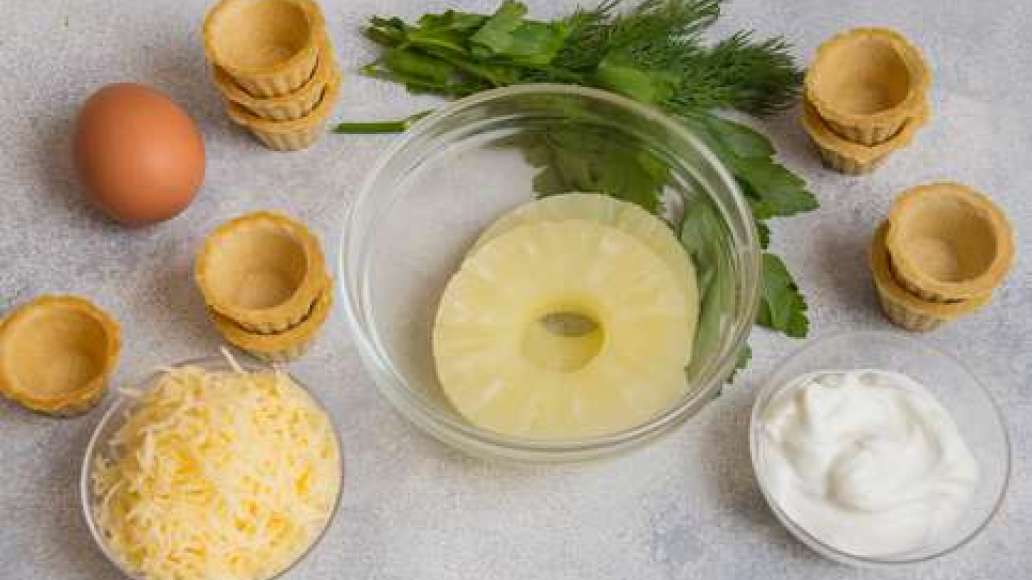 Шаг 1 - Тарталетки с ананасом и сыром
