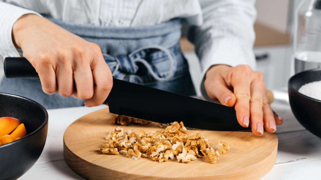 Шаг 1 - Варенье из абрикосов с грецкими орехами на зиму