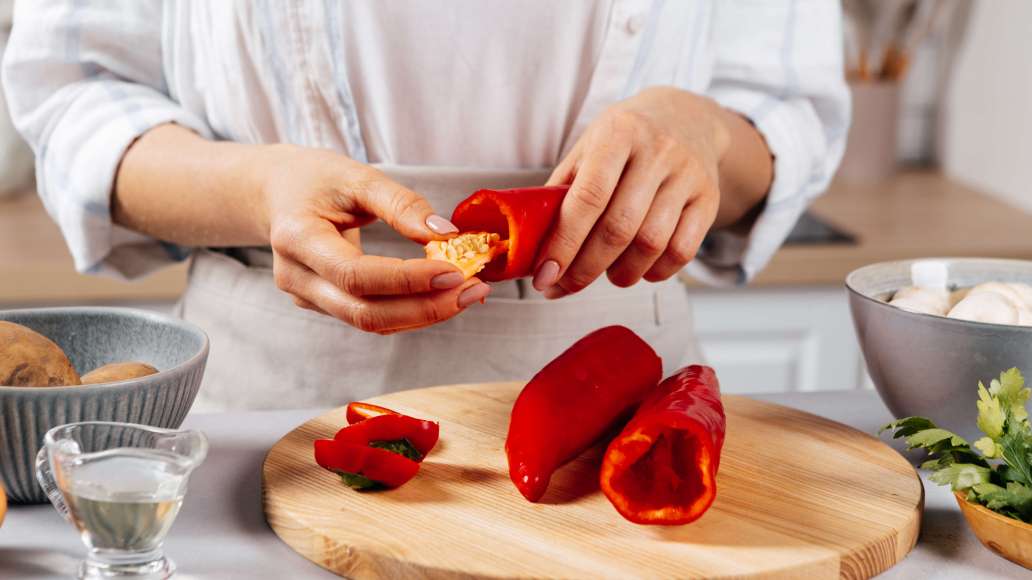 Шаг 1 - Нежный фаршированный перец с картофелем и грибами без мяса