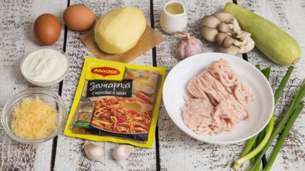 Шаг 1 - Запеканка из сырого картофеля с фаршем, грибами и кабачками