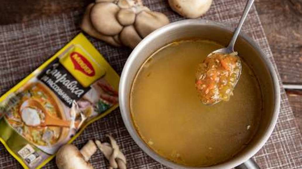 Шаг 2 - Суп рассольник   с вешенками, шампиньонами  и зеленью