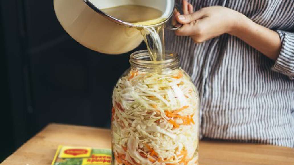 Шаг 5 - Капуста квашеная с приправой maggi®