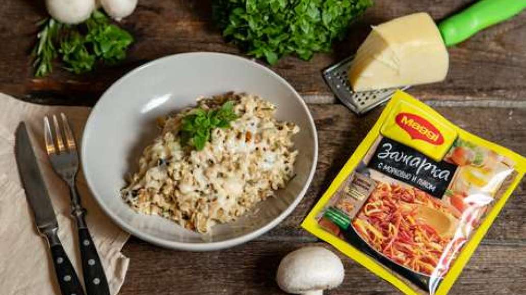 Шаг 3 - Гарнир из овсяной крупы с базиликом, розмарином, сыром и грибами