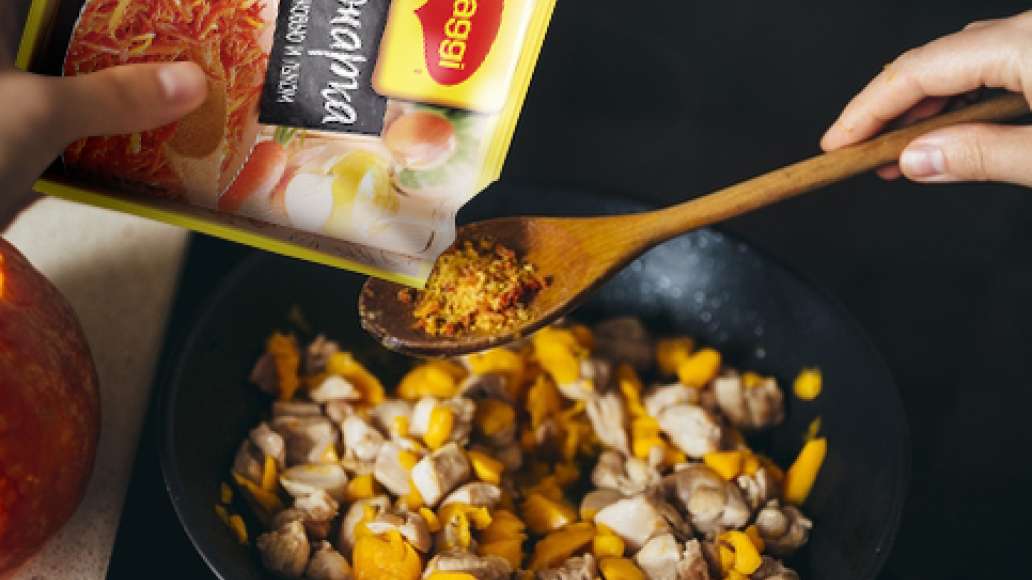 Шаг 5 - Тыква, фаршированная курицей и сезонными овощами