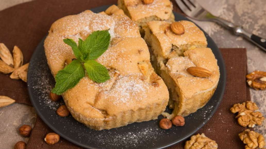Шаг 5 - Постная шарлотка с яблоками и бананами