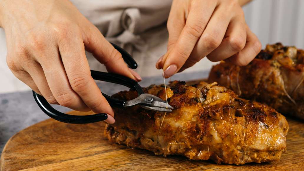 Шаг 6 - Запеченная свиная вырезка, фаршированная грушами и голубым сыром