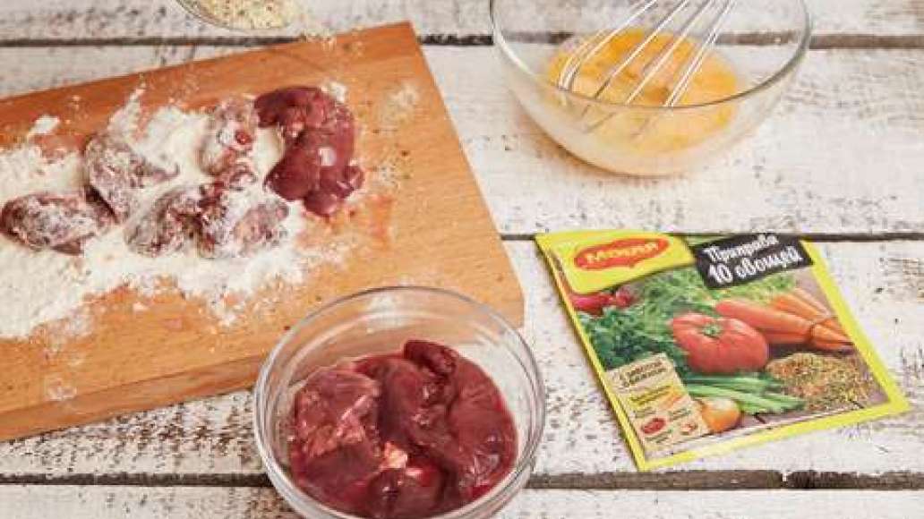 Шаг 2 - Отбивная из куриной печенки в яйце