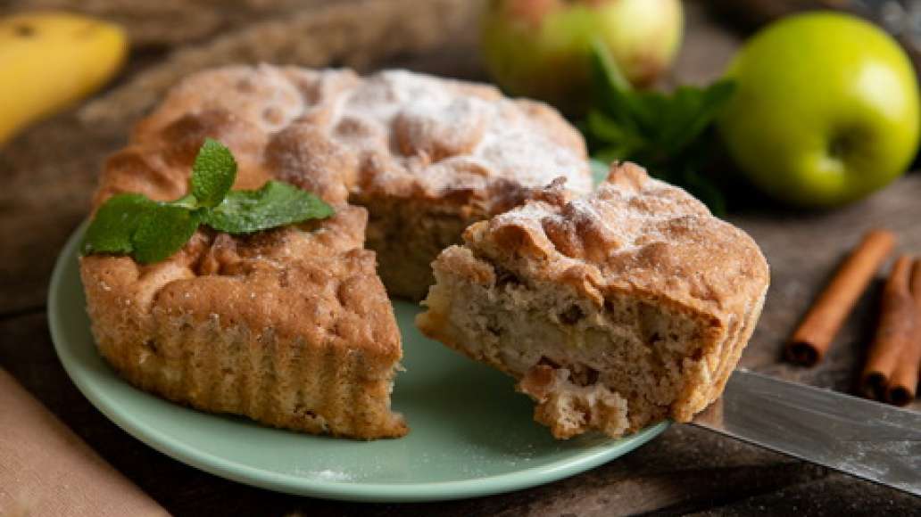 Шаг 5 - Шарлотка с бананами и яблоками