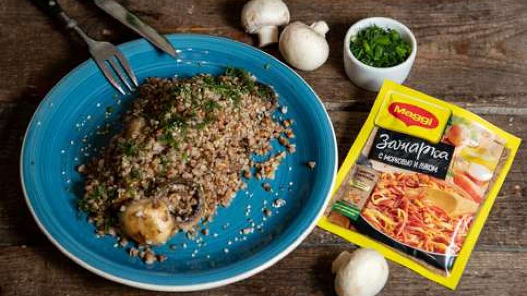 Шаг 3 - Гарнир из гречки с грибами целиком, с конопляным маслом и конопляным ядром