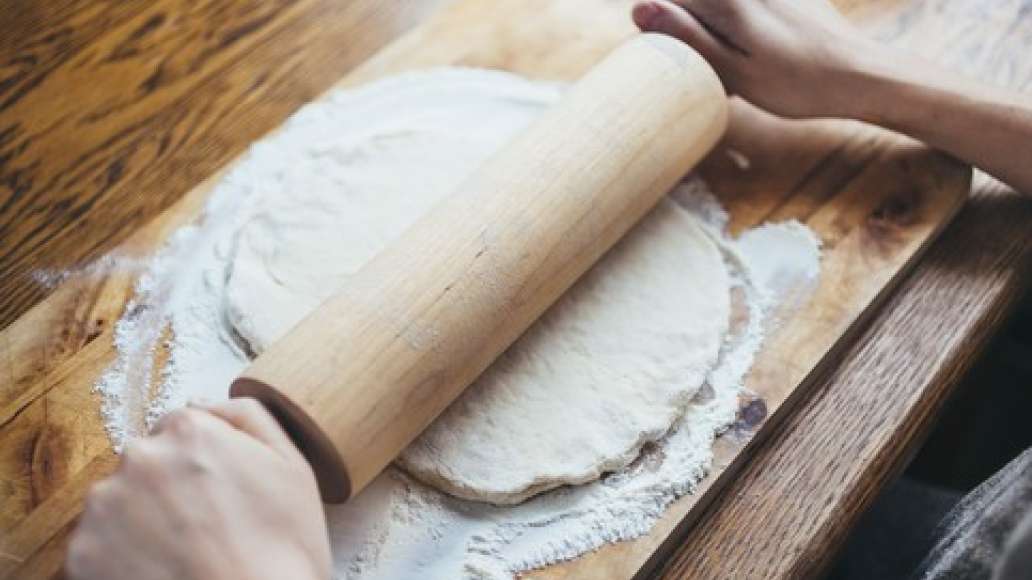 Шаг 5 - Пицца с куриной грудкой и грибами в сливочном соусе