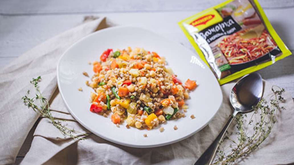 Шаг 4 - Постная нутовая каша с овощами, гречкой и кунжутом
