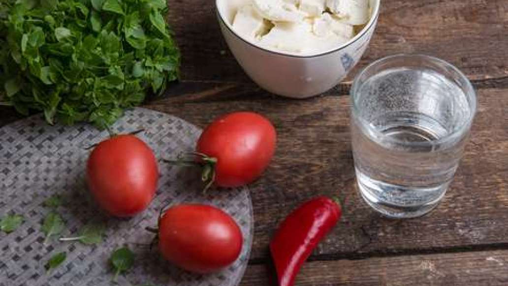 Шаг 1 - Спринг-роллы с творожным сыром и помидорами