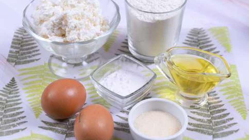 Шаг 1 - Сочные сырники из творога