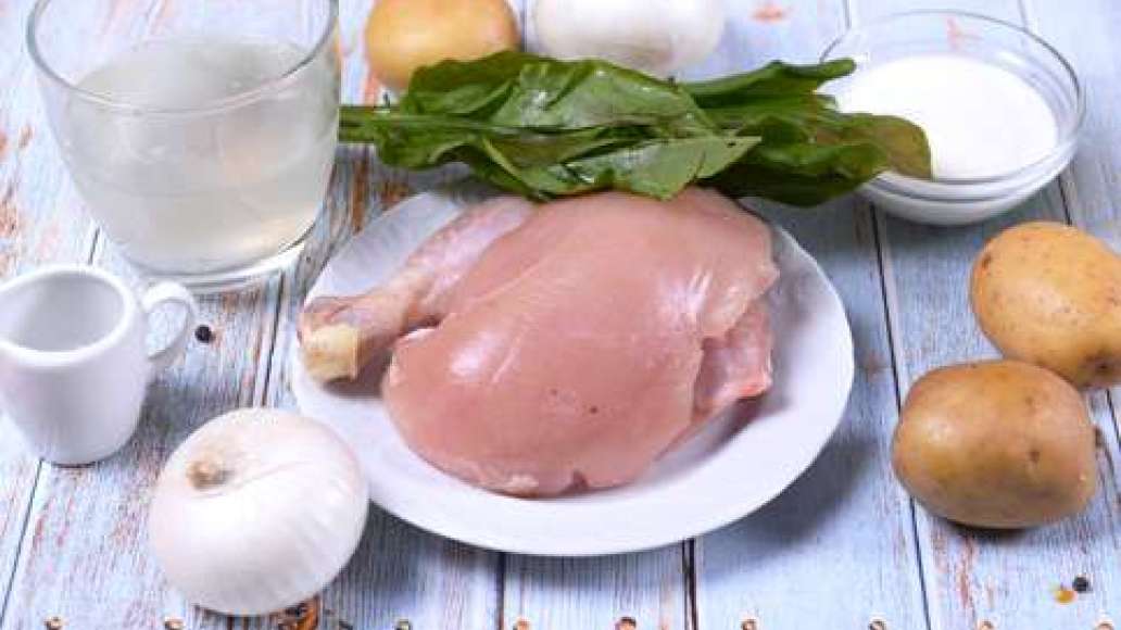 Шаг 1 - Зеленый борщ с щавелем и курицей