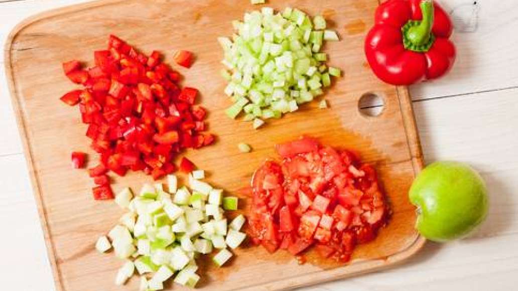 Шаг 1 - Салат с сельдереем, яблоком и куриным филе