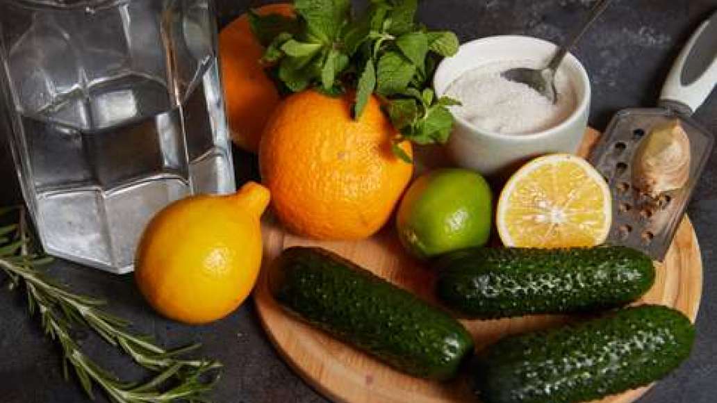 Шаг 1 - Компот из апельсинов, лайма, огурца и розмарина