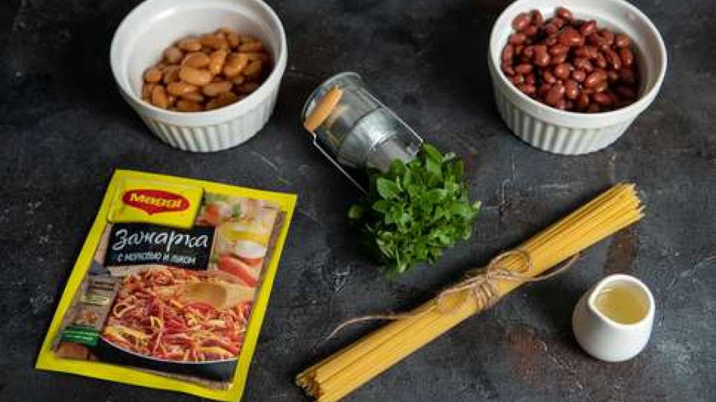 Шаг 1 - Гарнир из макарон с красной и белой фасолью