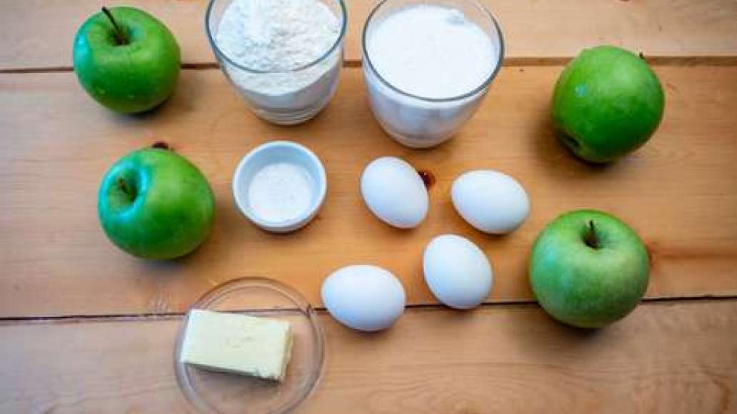 Шаг 1 - Шарлотка яблочная со сливочным маслом