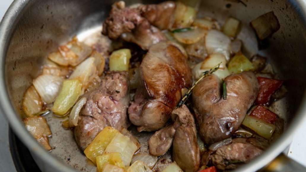 Шаг 2 - Гуляш из куриной печени