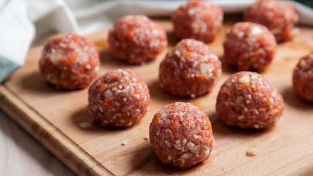 Шаг 3 - Мясные ежики с рисом и морковью и картофельным пюре
