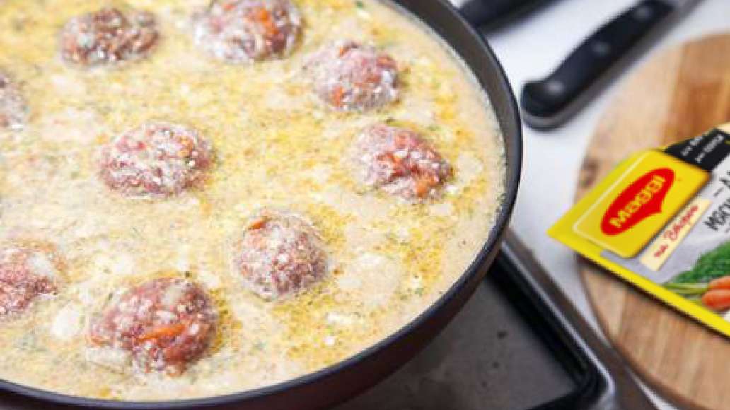 Шаг 6 - Мясные ежики с рисом и морковью и картофельным пюре