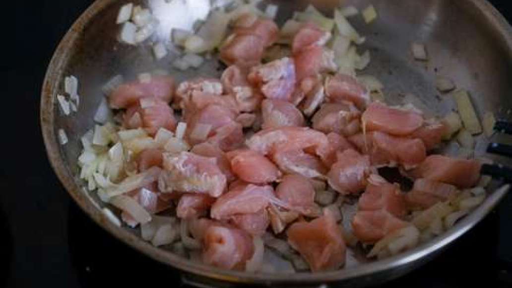 Шаг 3 - Классическое ризотто с курицей и сливочным соусом