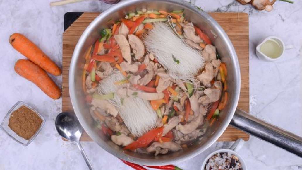 Шаг 6 - Пикантная курица по-корейски с фунчозой