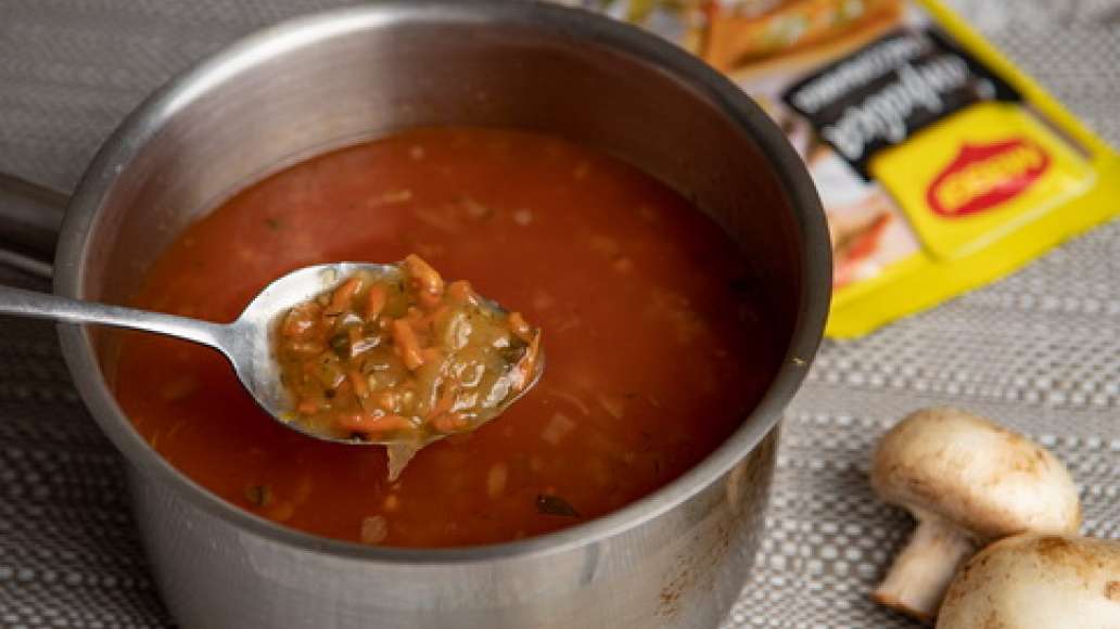 Шаг 2 - Рассольник с перловкой, овощами и  маринованными огурцами