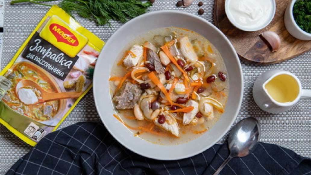 Шаг 3 - Рассольник с перловкой, овощами и  маринованными огурцами