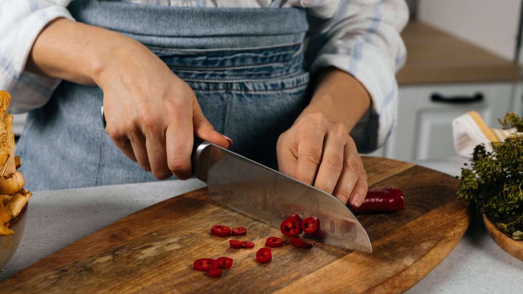 Шаг 2 - Пикантные маринованные лисички с луком и ароматными пряностями