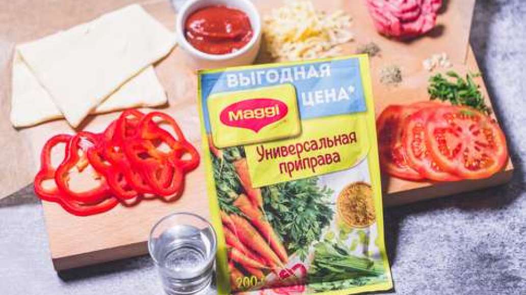 Шаг 1 - Пицца сочная с фаршем и перцем на слоеном тесте