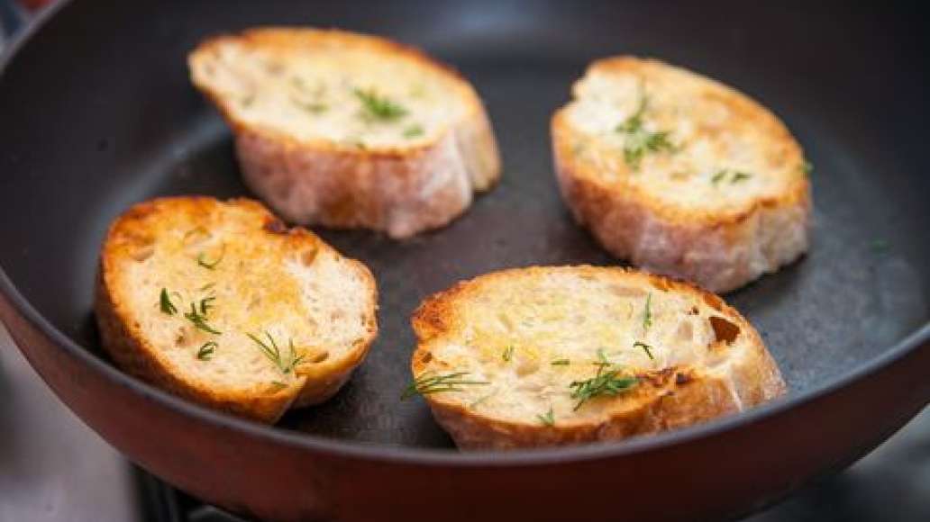 Шаг 5 - Шашлык из куриной грудки под соусом "цезарь"