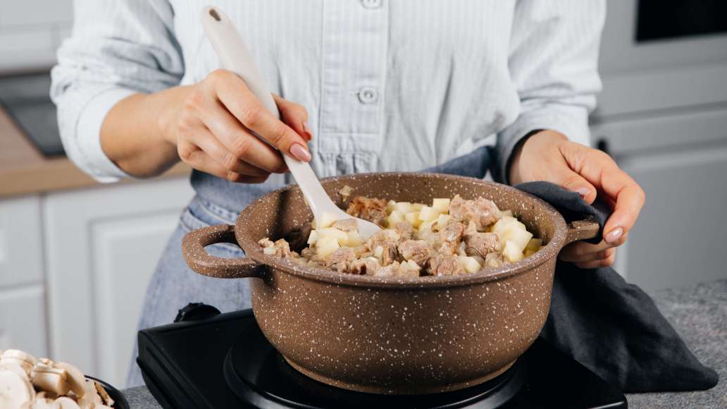 Шаг 4 - Сытное жаркое из свинины с овощами и грибами
