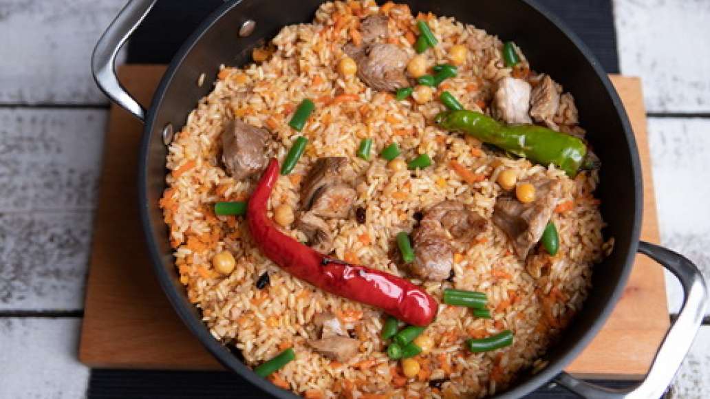 Шаг 3 - Плов в казане с индейкой, нутом и зеленой фасолью