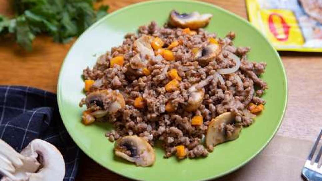 Шаг 4 - Гречневая каша с говядиной грибами и овощами