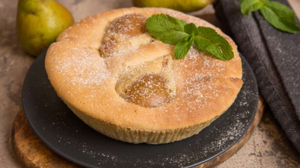 Шаг 5 - Шарлотка с грушами