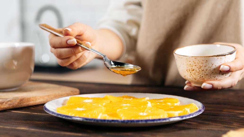 Шаг 3 - Легкий салат с пармезаном, сочными апельсинами и рукколой