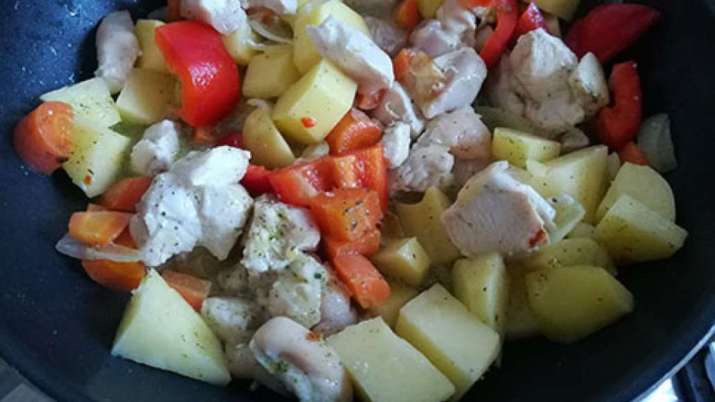Шаг 4 - Вкусное жаркое из курицы